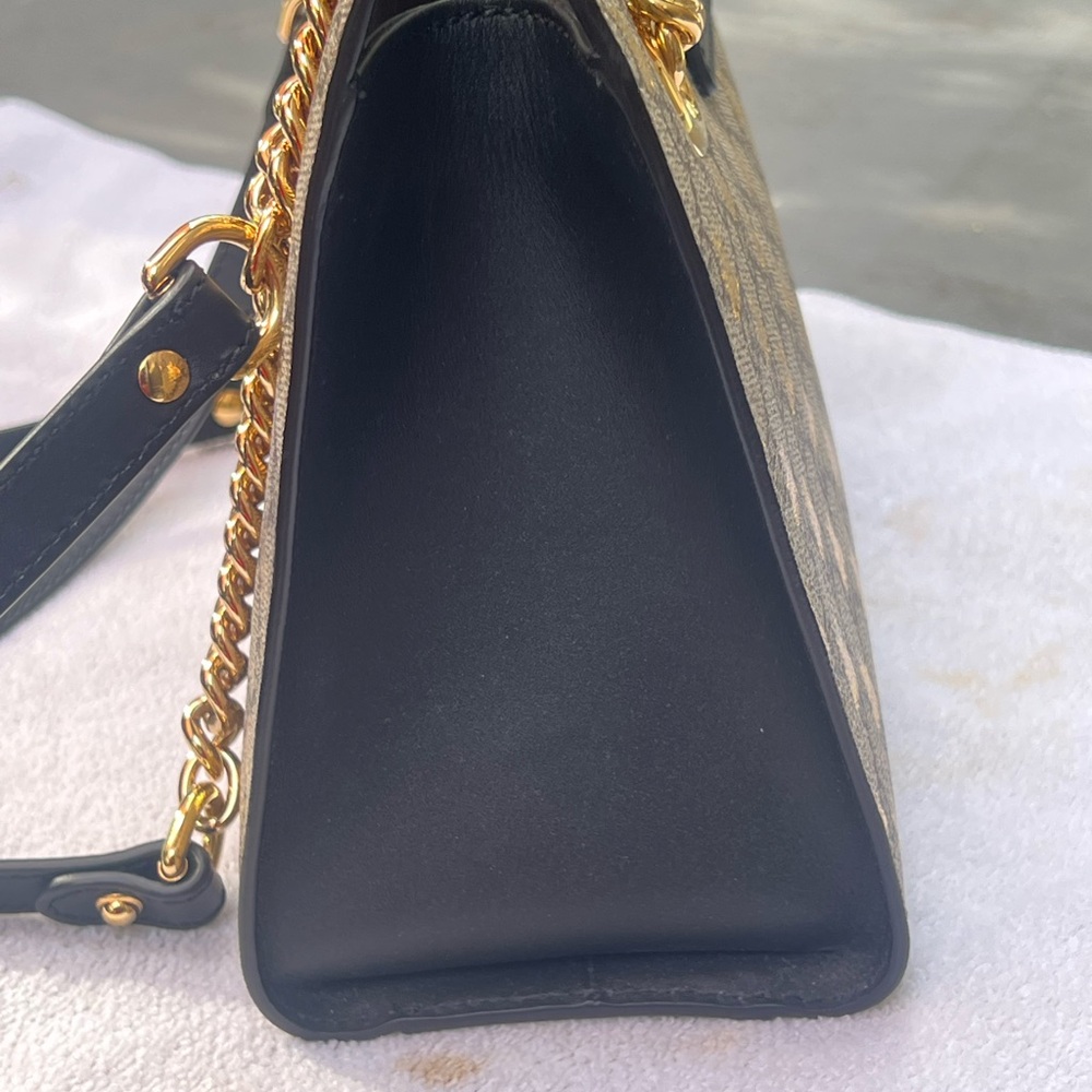 Gucci Black and Gold Crossbody Bag - Picture 4 of 7